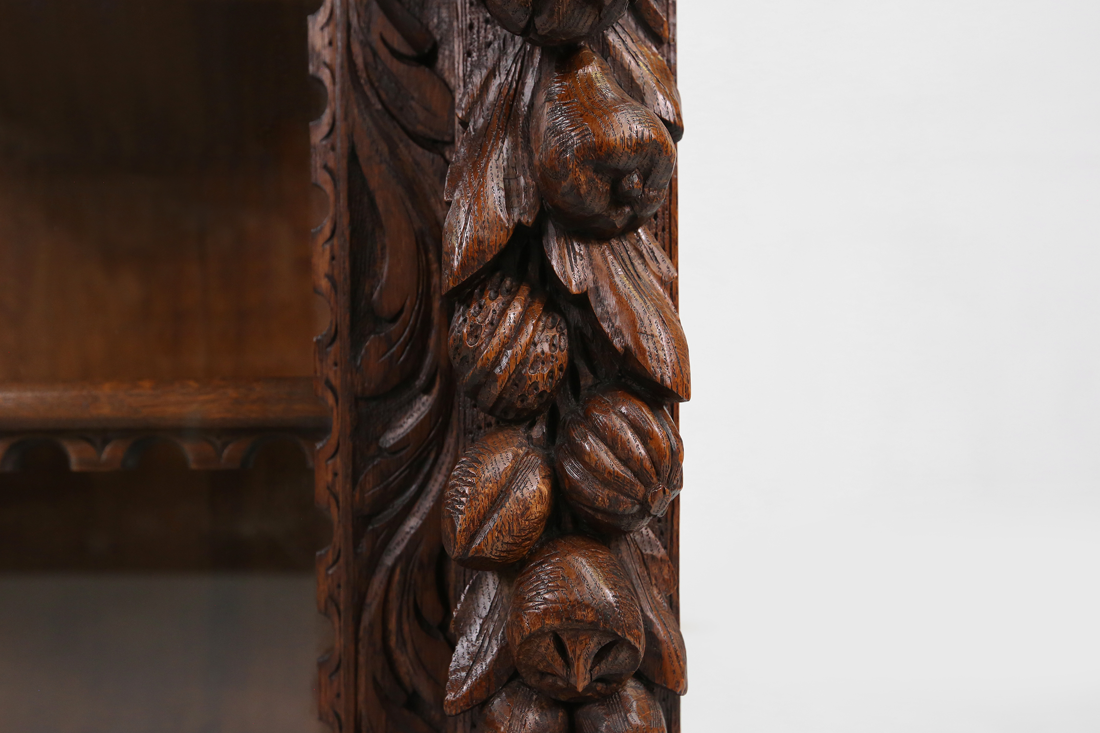 Richly decorated barok style display case in oak, Belgium 20th centurythumbnail